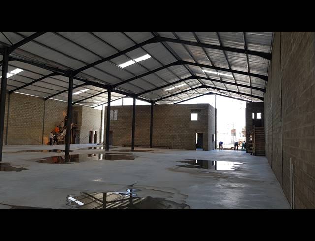 1,107M² FACTORY TO LET IN SAXENBURG PARK 2